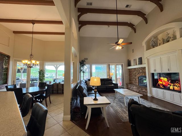 15507 Casa Club Drive, Bakersfield, CA 93306