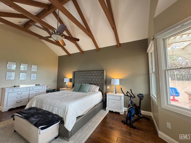 15507 Casa Club Drive, Bakersfield, CA 93306