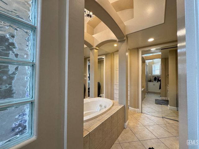 15507 Casa Club Drive, Bakersfield, CA 93306