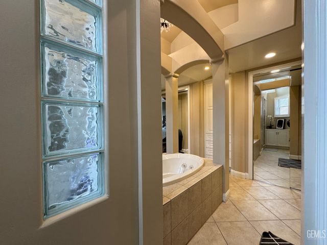 15507 Casa Club Drive, Bakersfield, CA 93306