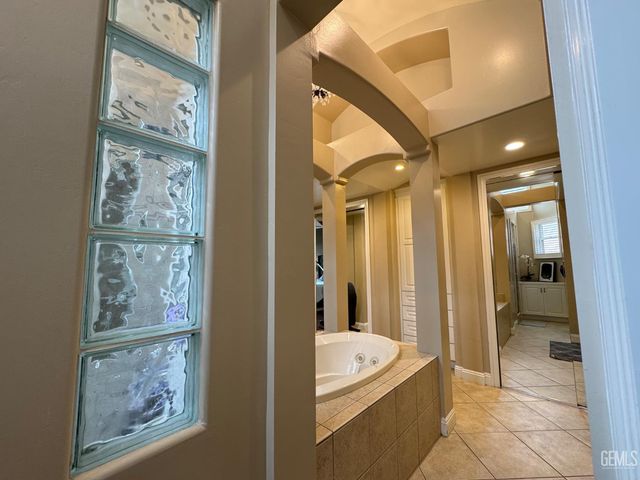 15507 Casa Club Drive, Bakersfield, CA 93306