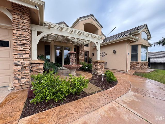 15507 Casa Club Drive, Bakersfield, CA 93306