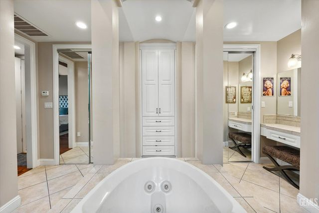 15507 Casa Club Drive, Bakersfield, CA 93306