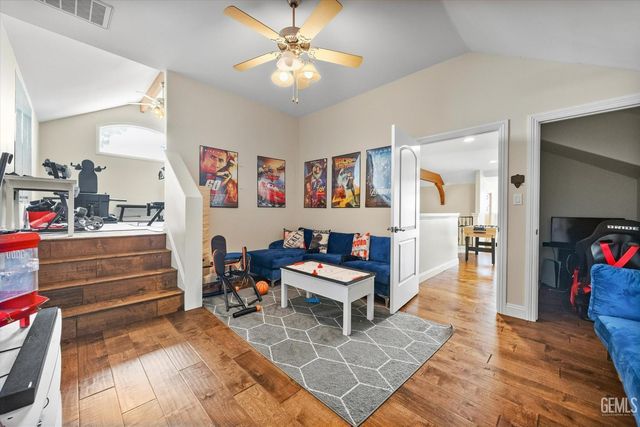 15507 Casa Club Drive, Bakersfield, CA 93306