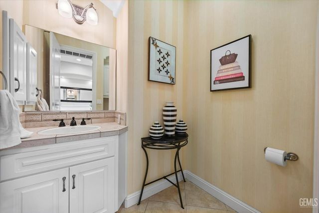 15507 Casa Club Drive, Bakersfield, CA 93306