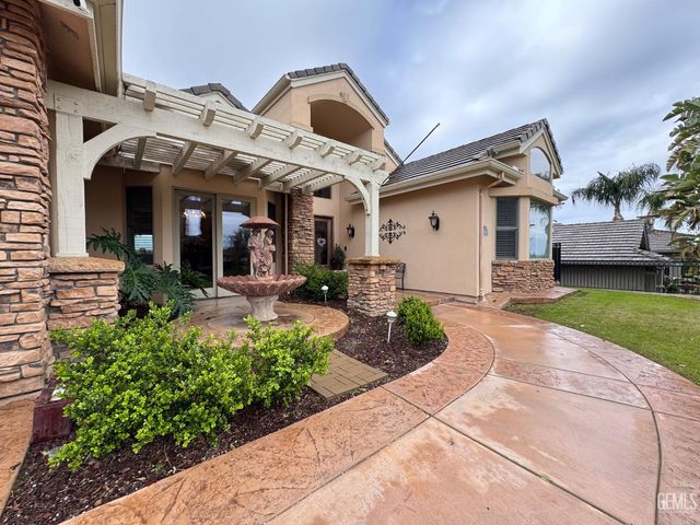 15507 Casa Club Drive, Bakersfield, CA 93306