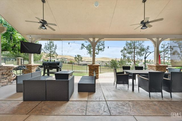 15507 Casa Club Drive, Bakersfield, CA 93306