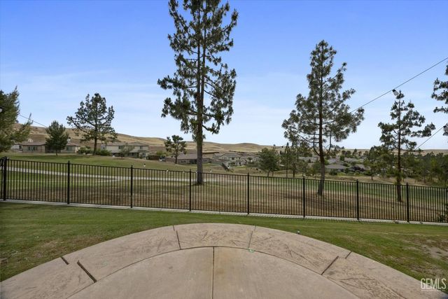 15507 Casa Club Drive, Bakersfield, CA 93306