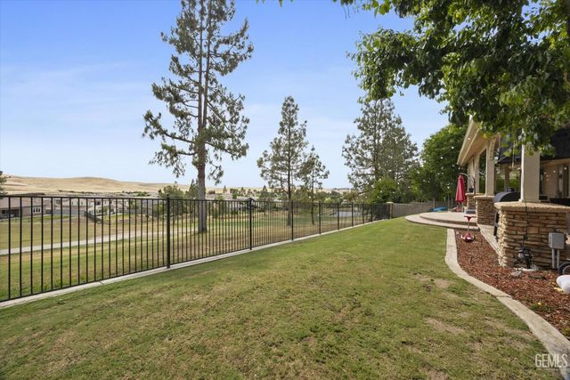 15507 Casa Club Drive, Bakersfield, CA 93306