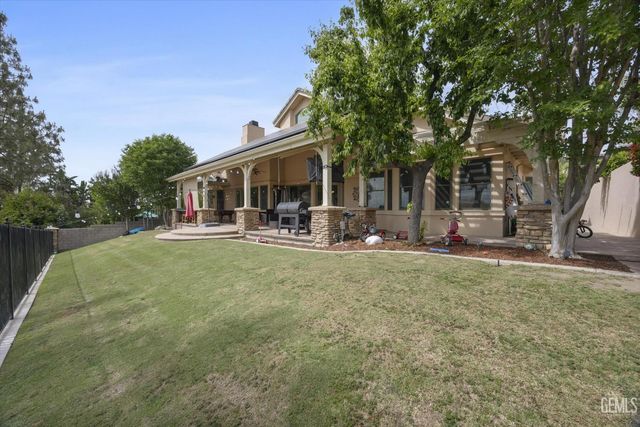 15507 Casa Club Drive, Bakersfield, CA 93306