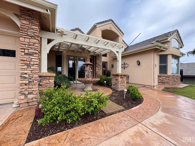 15507 Casa Club Drive, Bakersfield, CA 93306