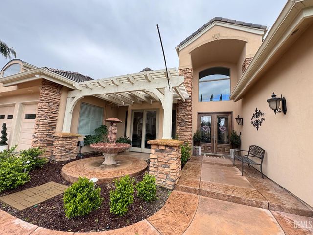 15507 Casa Club Drive, Bakersfield, CA 93306