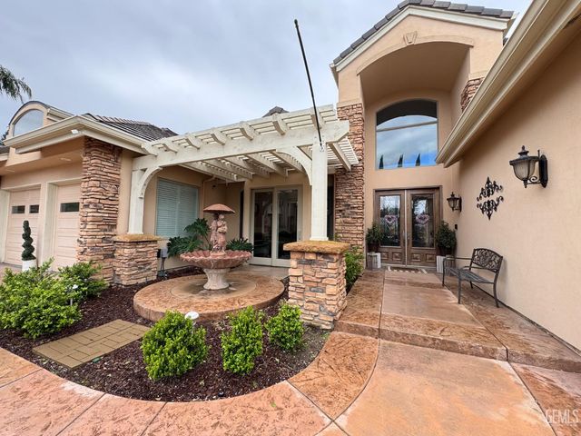 15507 Casa Club Drive, Bakersfield, CA 93306