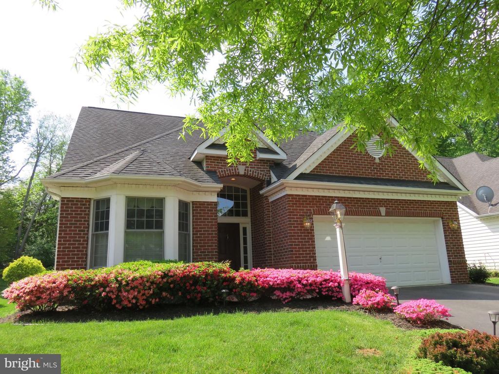 Image 2 of property listing at 2623 SALFORD DR, Crofton, MD 21114