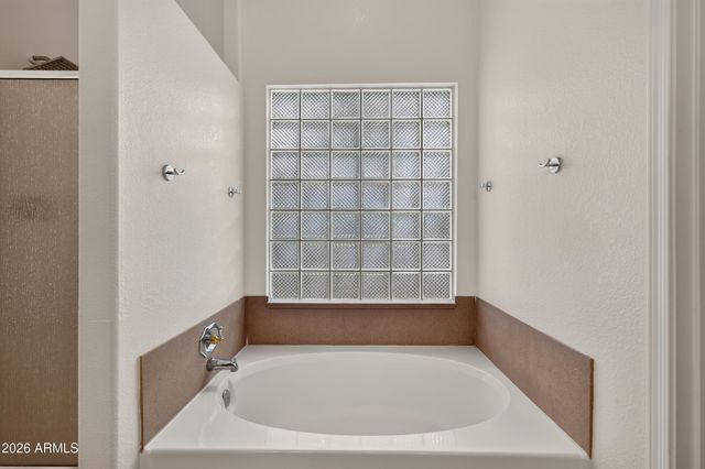 6321 E ROLAND Street, Mesa, AZ 85215