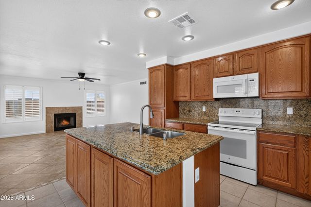 6321 E ROLAND Street, Mesa, AZ 85215