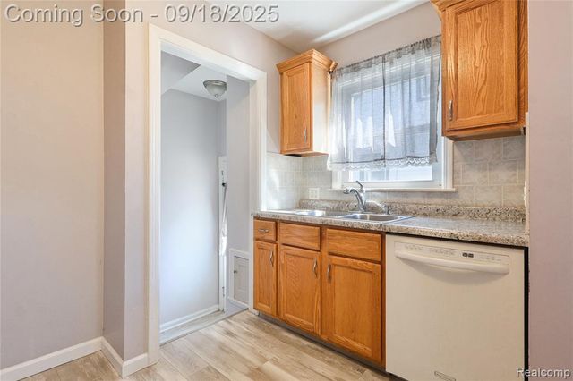 24440 Penn Street, Dearborn, MI 48124