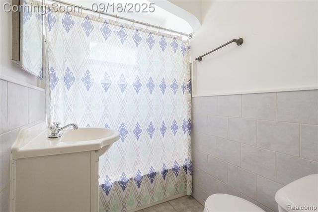 24440 Penn Street, Dearborn, MI 48124