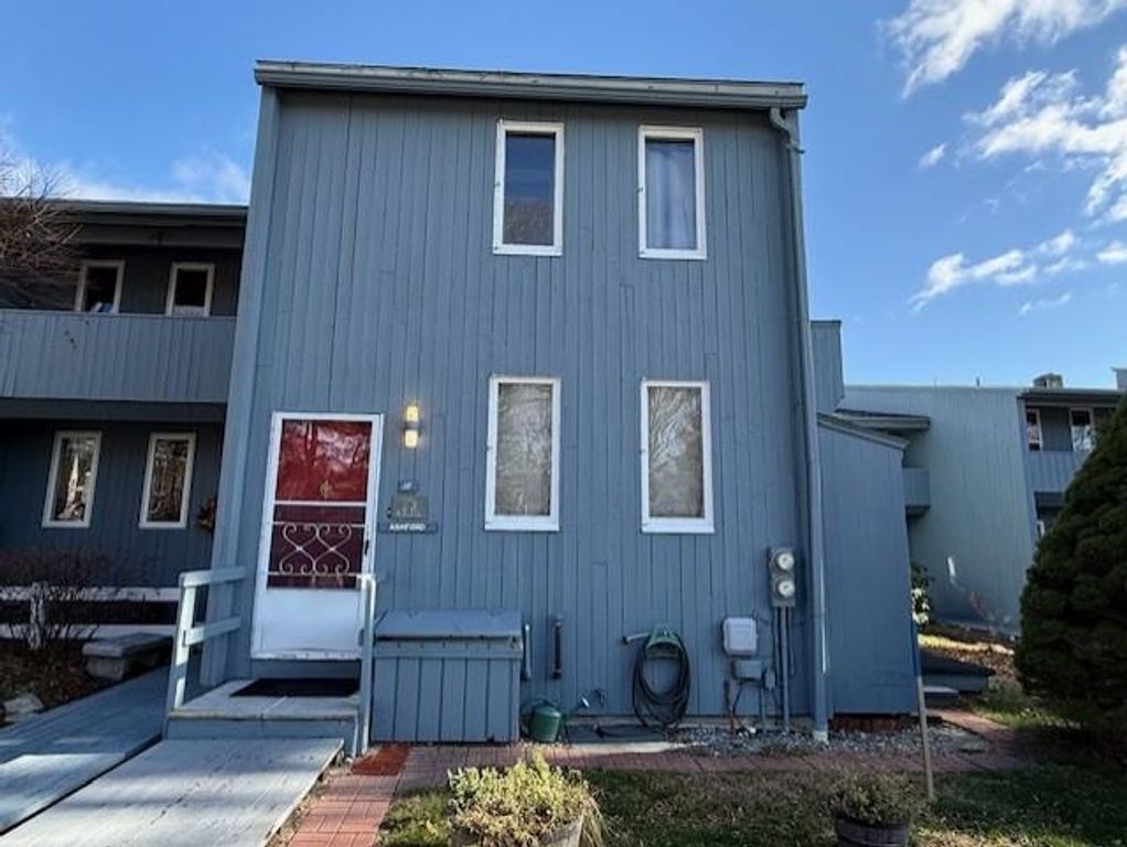 18 Gardner Bay Road, Sunapee, NH 03782