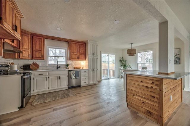 10036 Wedd Drive, Overland Park, KS 66212