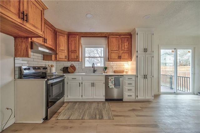 10036 Wedd Drive, Overland Park, KS 66212