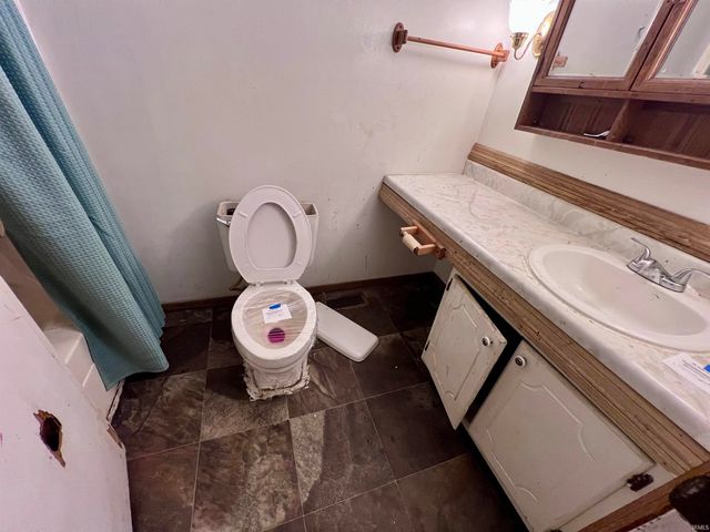 240 & 242 W Main Street, Ellettsville, IN 47429