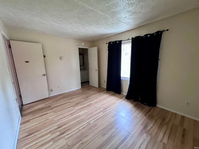 240 & 242 W Main Street, Ellettsville, IN 47429