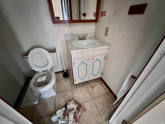 240 & 242 W Main Street, Ellettsville, IN 47429