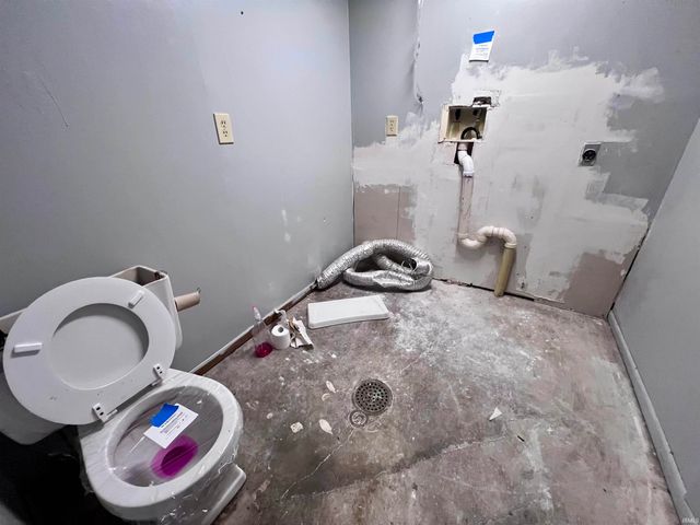 240 & 242 W Main Street, Ellettsville, IN 47429