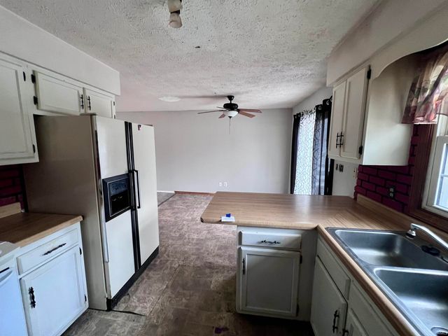 240 & 242 W Main Street, Ellettsville, IN 47429