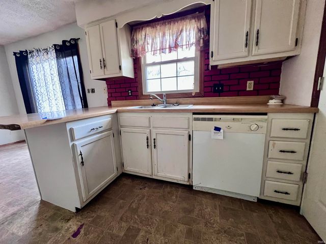 240 & 242 W Main Street, Ellettsville, IN 47429