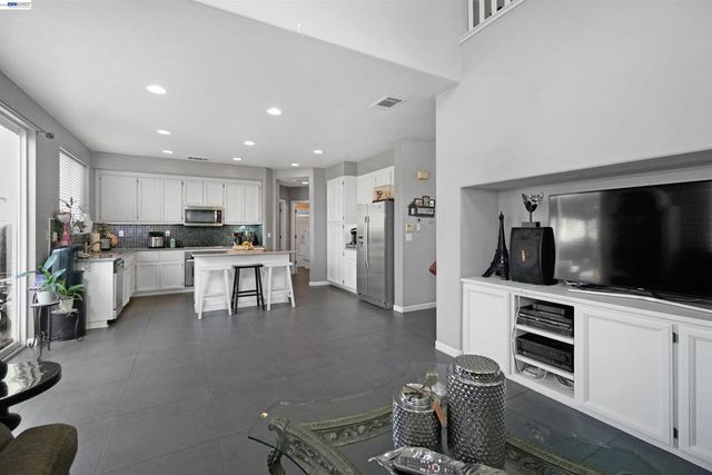 25085 Silverthorne Pl., Hayward, CA 94544