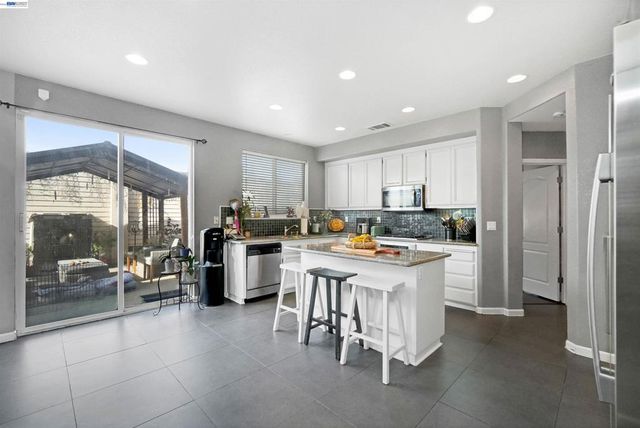 25085 Silverthorne Pl., Hayward, CA 94544