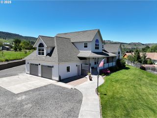 318 S 20TH St, La Grande, OR 97850