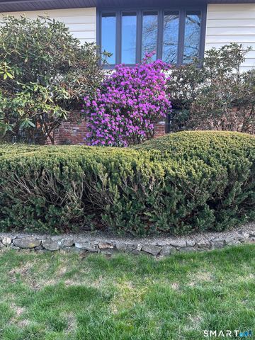 123 Evelyn Drive, Naugatuck, CT 06770