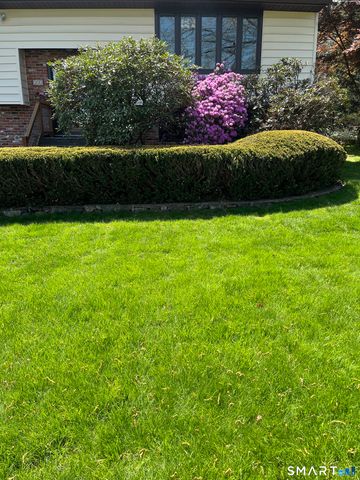 123 Evelyn Drive, Naugatuck, CT 06770