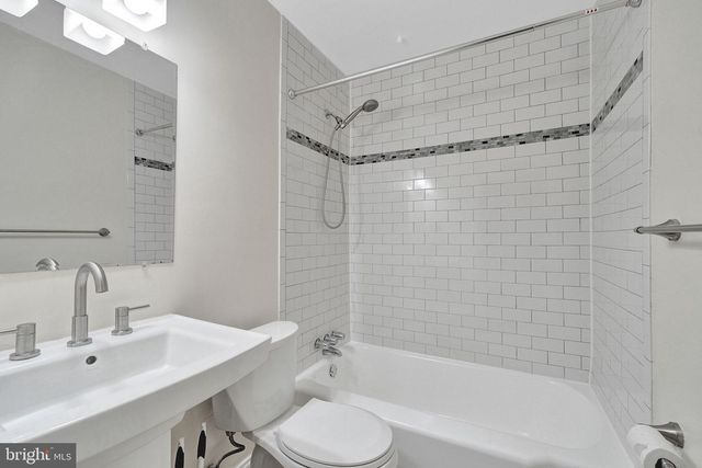 88 Q ST SW #2, Washington, DC 20024