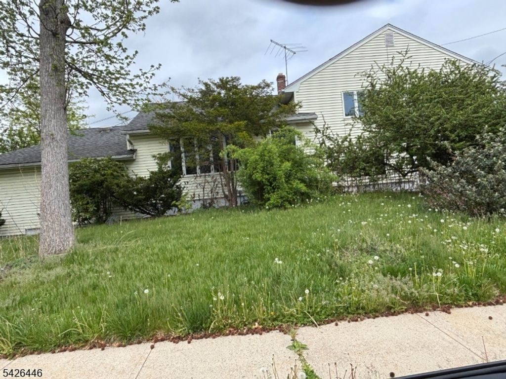6 Grand St, Clark Twp., NJ 07066 — photo 2