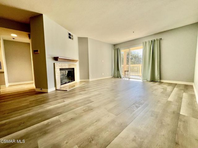 5744 Oak Bend Lane Lane 208, Oak Park, CA 91377