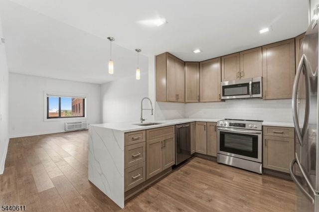 1 Carriage City Plz 807, Rahway City, NJ 07065