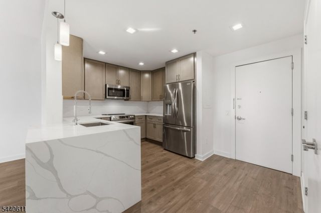1 Carriage City Plz 807, Rahway City, NJ 07065