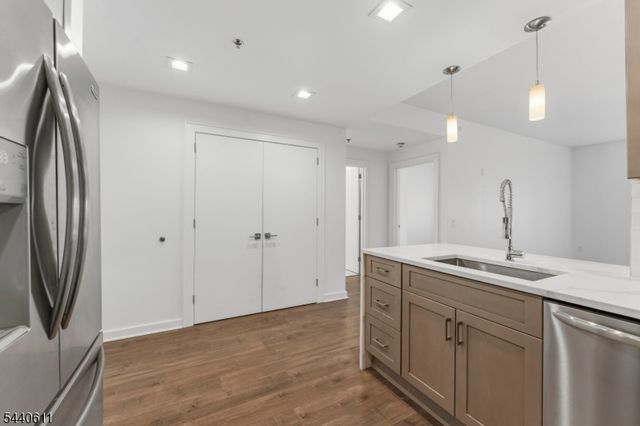 1 Carriage City Plz 807, Rahway City, NJ 07065