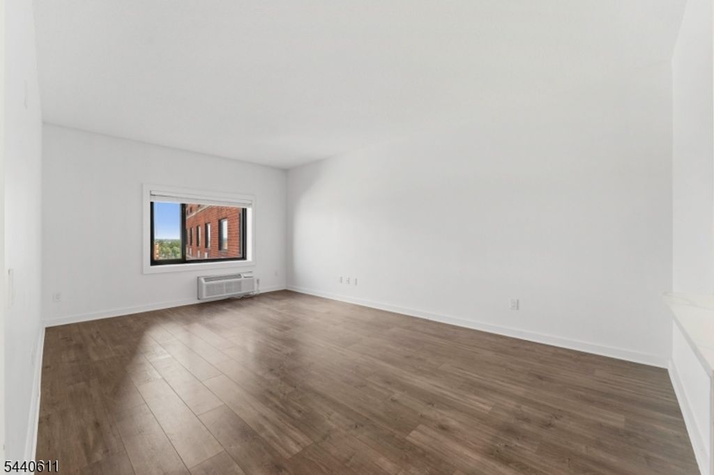 1 Carriage City Plz 807, Rahway City, NJ 07065 — photo 3