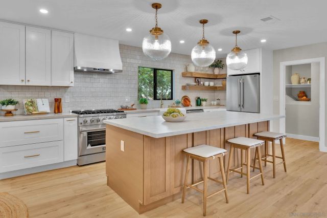 4360 Helix Canyon Dr, La Mesa, CA 91941