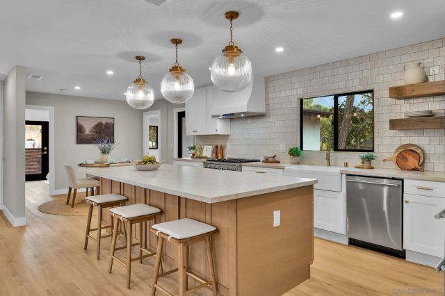 4360 Helix Canyon Dr, La Mesa, CA 91941