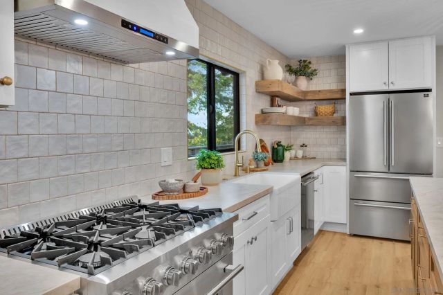 4360 Helix Canyon Dr, La Mesa, CA 91941