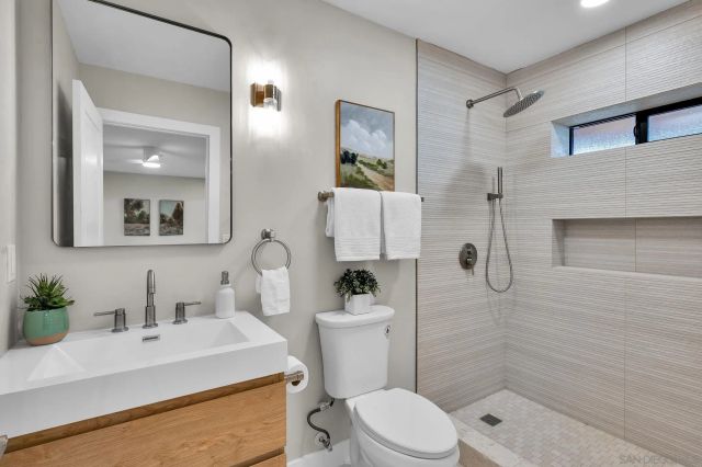 4360 Helix Canyon Dr, La Mesa, CA 91941