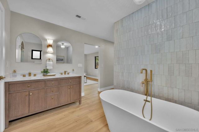 4360 Helix Canyon Dr, La Mesa, CA 91941