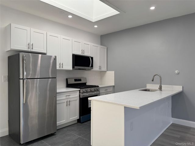 209-211 Main Street 2S, Farmingdale, NY 11735