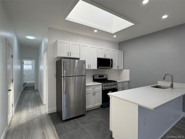 209-211 Main Street 2S, Farmingdale, NY 11735